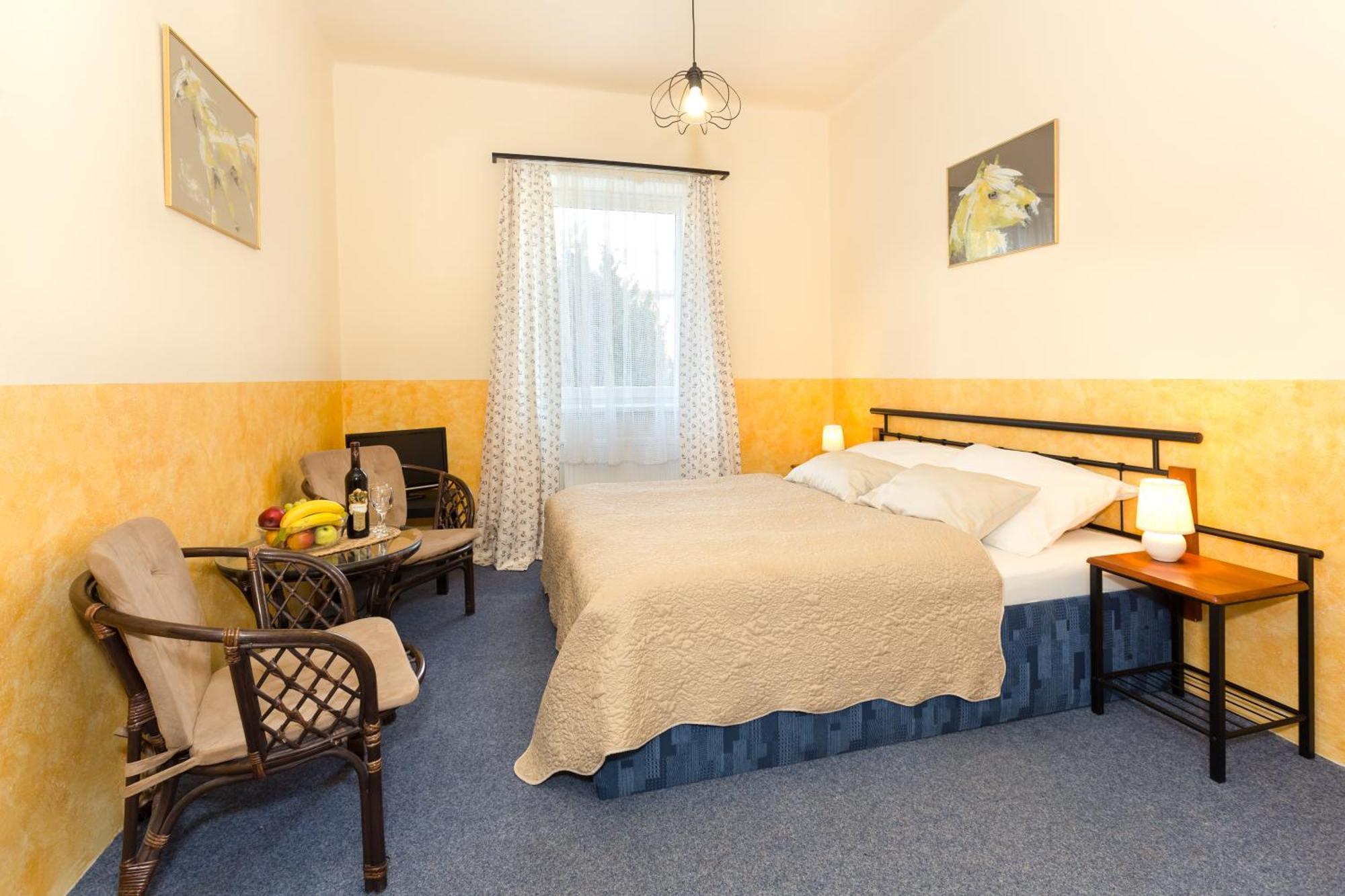 Hotel Atlas Ceske Budejovice Quarto foto
